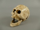 Totenkopf Flaschenöffner Eisen weiß H.5x7cm