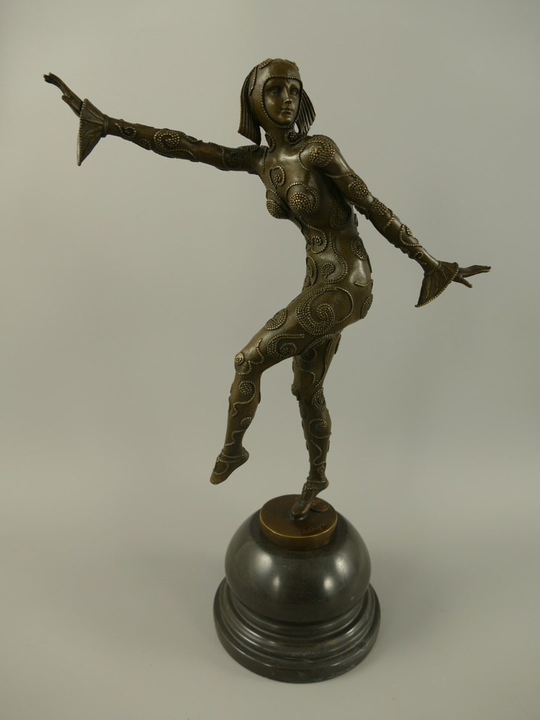 [LA-86239] Bronzeskulptur Bronzefigur Frau #86239