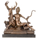 Mythologosche Bronzefigur Diana Göttin der Jagd mit Hirsch und Hunden