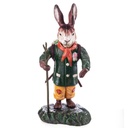 Skulptur Figur Gusseisen Hase mit Wanderstock und Korb