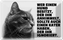 Blechschild 12x18 cm Hund himmelt an Kater ignoriert Tier Haustier