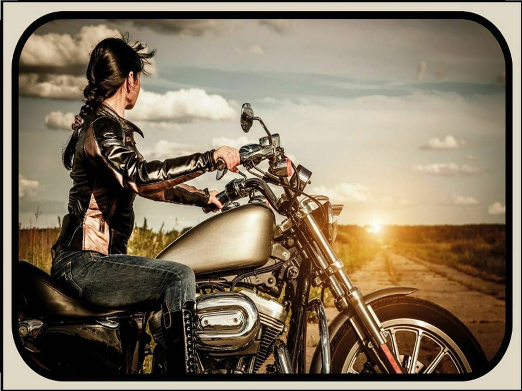 [LA-1791063-H] Holzschild 30x40 cm Motorrad Frau Girl Sonnenaufgang Bildmotiv