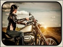 Holzschild 30x40 cm Motorrad Frau Girl Sonnenaufgang Bildmotiv