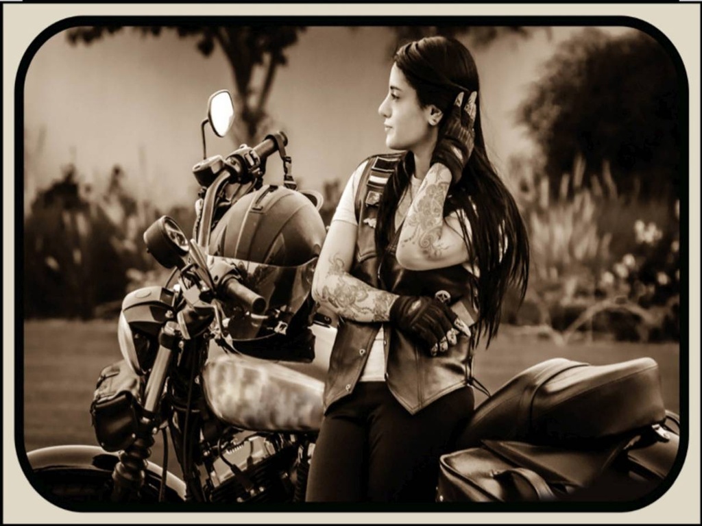 [LA-1791076-H] Holzschild 30x40 cm Motorrad Biker Girl Frau Pinup Bildmotiv