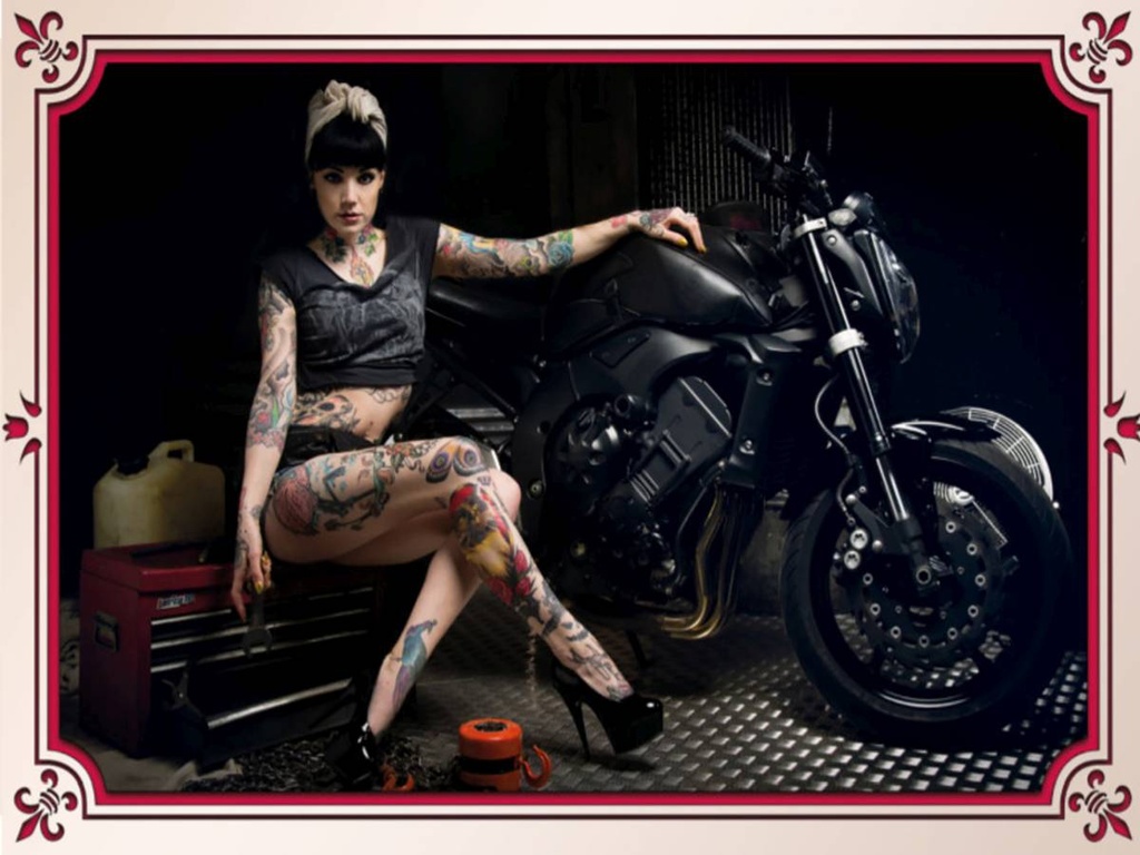 [LA-1791080-H] Holzschild 30x40 cm Motorrad Biker Girl Pinup Frau Tattoo Bildmotiv