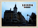 Holzschild 30x40 cm Leipzig Leutzsch Gebäude Straße Bildmotiv Reisemotiv Abenteuer Reisen
