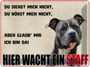 Blechschild 30x40 cm Hund Hier wacht ein Staff