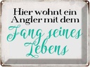 Blechschild 30x40 cm hier wohnt Angler mit dem Fang Spruch Zitat
