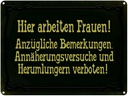 Blechschild 30x40 cm Hier arbeiten Frauen Spruch Zitat