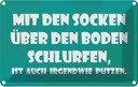 Blechschild 20x30 cm Mit den Socken über Boden Dekoration Spruch Zitat