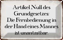 Blechschild 12x18 cm Fernbedienung in der Hand Mannes Spruch Zitat
