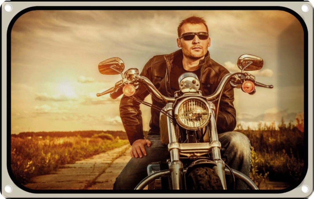 [LA-113650-1812] Blechschild 12x18 cm Motorrad Mann Man Sonnenuntergang Bildmotiv Auto Garage Werkstatt