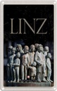 Blechschild 18x12 cm Linz Österreich Skulptur Menschen Bildmotiv Reisemotiv Abenteuer Reisen Urlaub