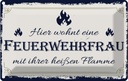 Blechschild 12x18 cm Hier wohnt eine Feuerwehrfrau Spruch Zitat