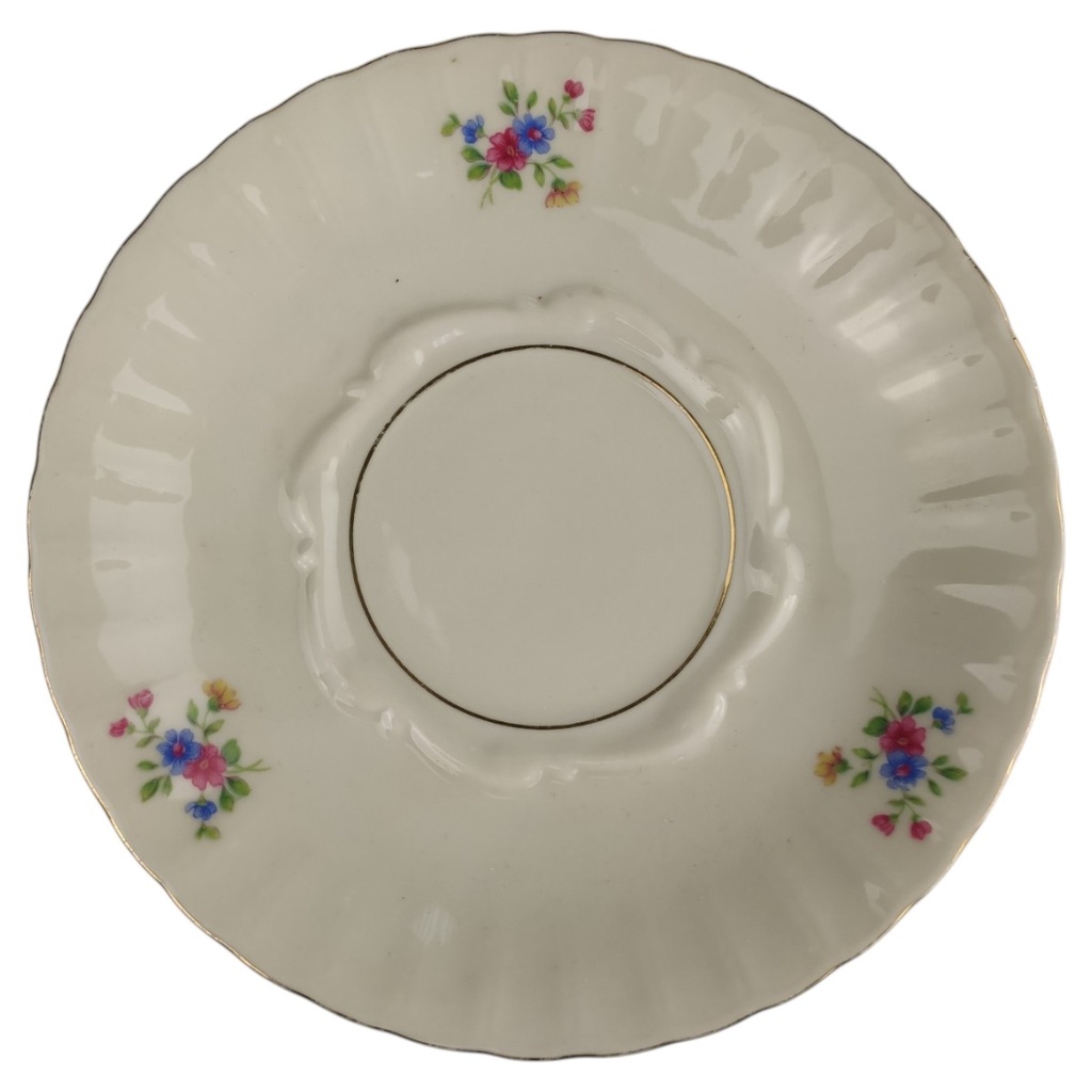 [1820889-2] Untertasse für Tee 15 cm Mitterteich Relief Blumendekor Goldrand (gebraucht - sehr gut)